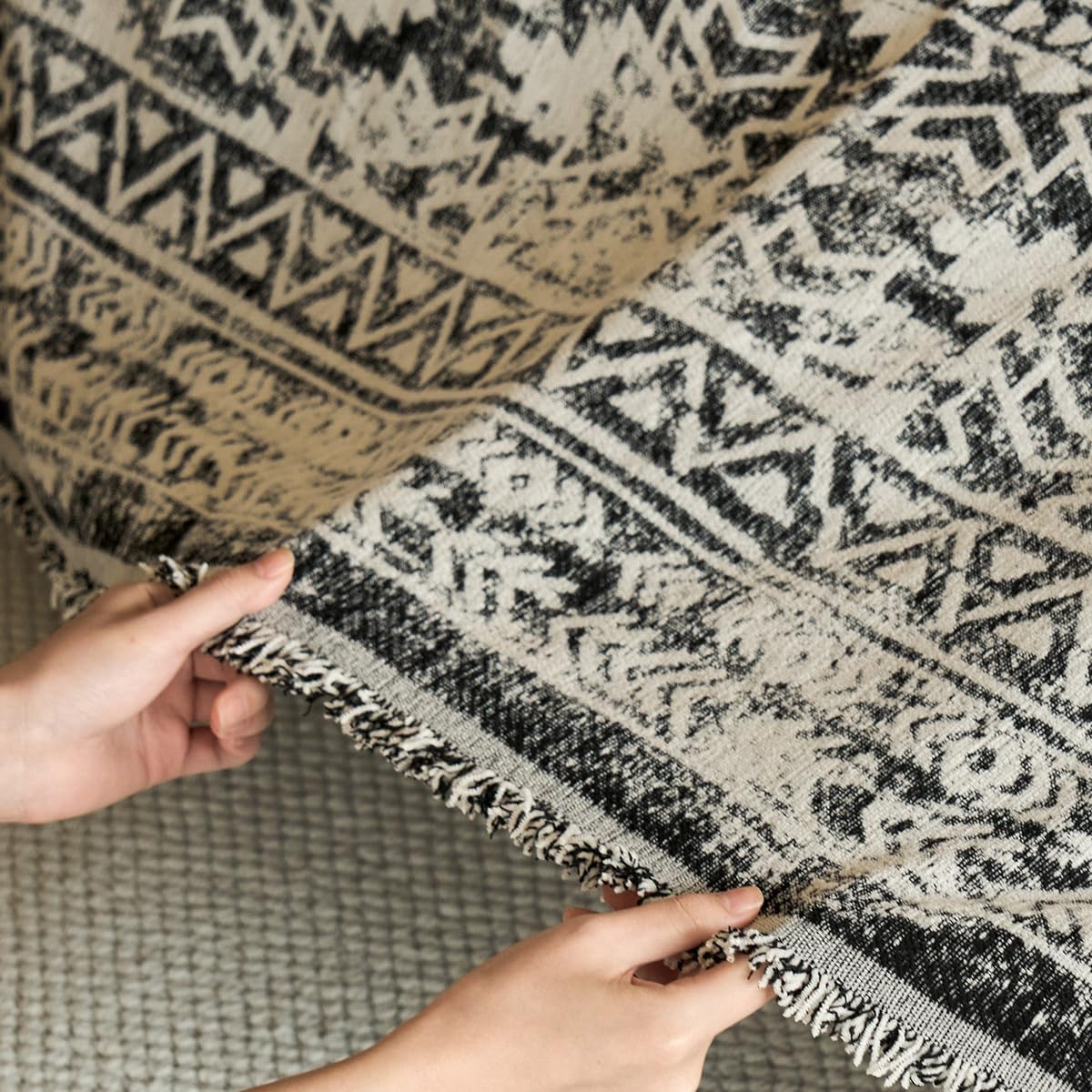 「Tuokus」ソファーカバー 180×180cm 2人掛け・3人掛け 肘付き 洗える ペットの引っかき傷防止 通気性 ふんわり おしゃれ 滑り止め付き 汚れ防止 防塵 オールシーズン対応 Sofajia60